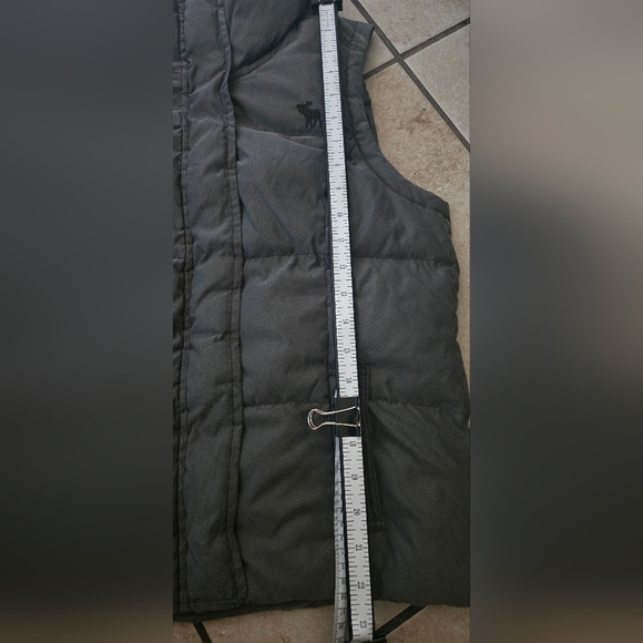 Abercrombie & Fitch Women’s Puffer Vest - Gray - Picture 8 of 8